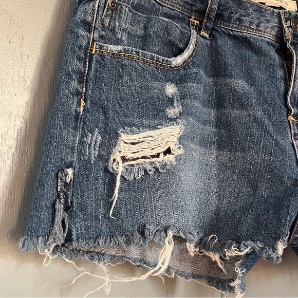 For Ever 21 Low-rise Medium Wash Factory Distressed Shorts Size 30 - Picture 6 of 9